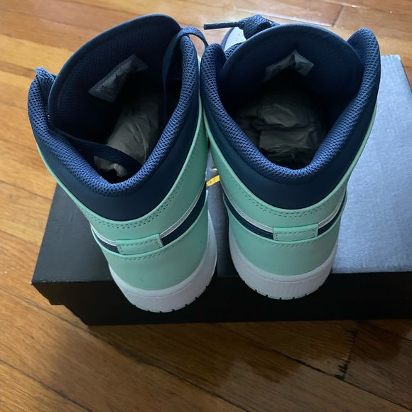 Air Jordan 1 MID “Mint” - Picture 3 of 4